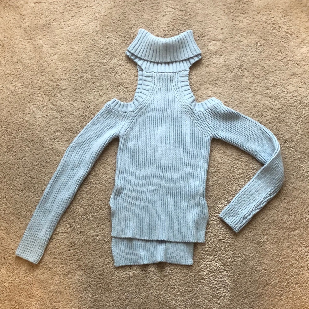 Solaris Style Cold-Shoulder Blue Turtleneck